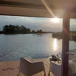 Houseboat 