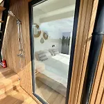 Houseboat 
