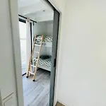 Houseboat 