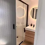 Houseboat 