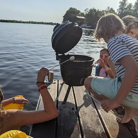 بوتيل Surla Houseboat 