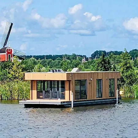 Houseboat 